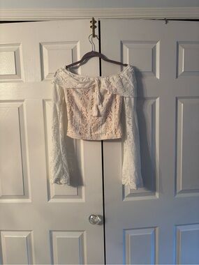 Off-Shoulder Lace Crop Top in Cream